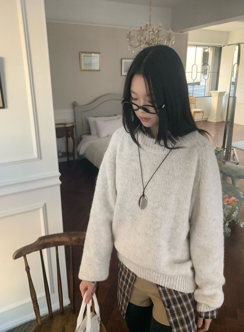 Lorne Soft Airy Raglan Long Sleeve Knit