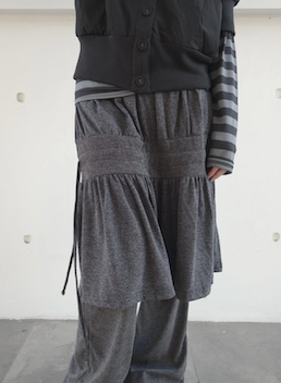 bold shirring skirt