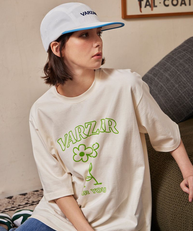 VARZAR(バザール)の「Flower T-Shirts Cream(Tops)」