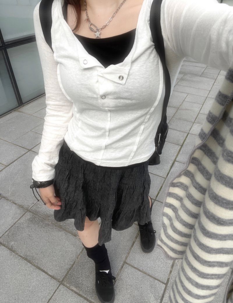 heenytsuki（ヒニツキ）の「Daily button slit long sleeve（Tops）」