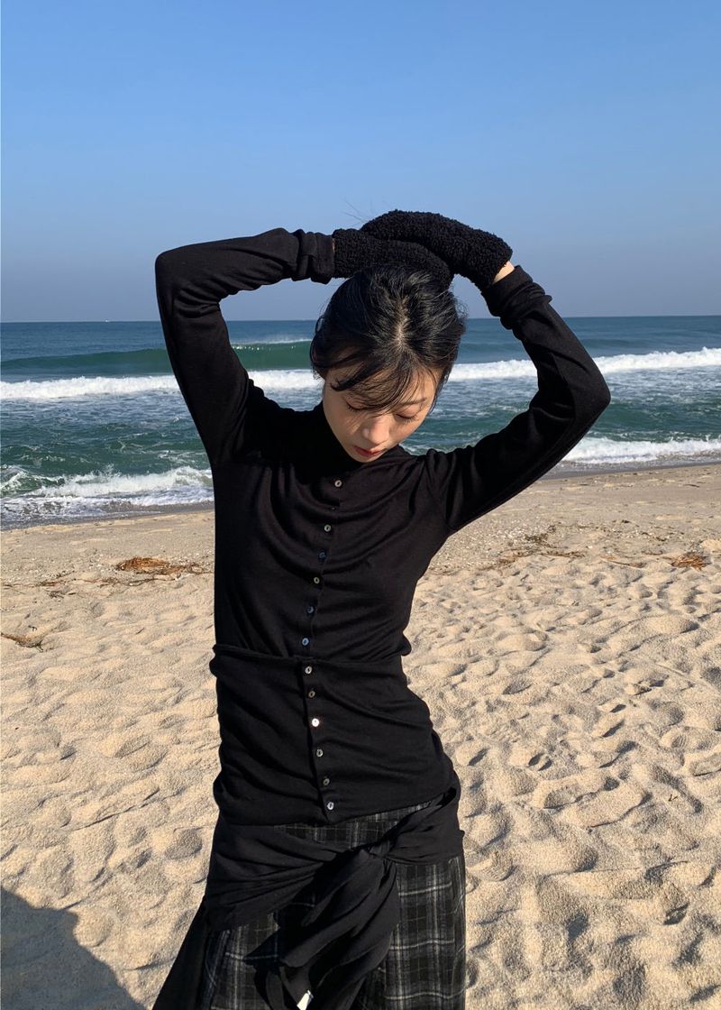 WOOHWA（ウファ）の「WRAP BUTTON CARDIGAN SET（Tops）」
