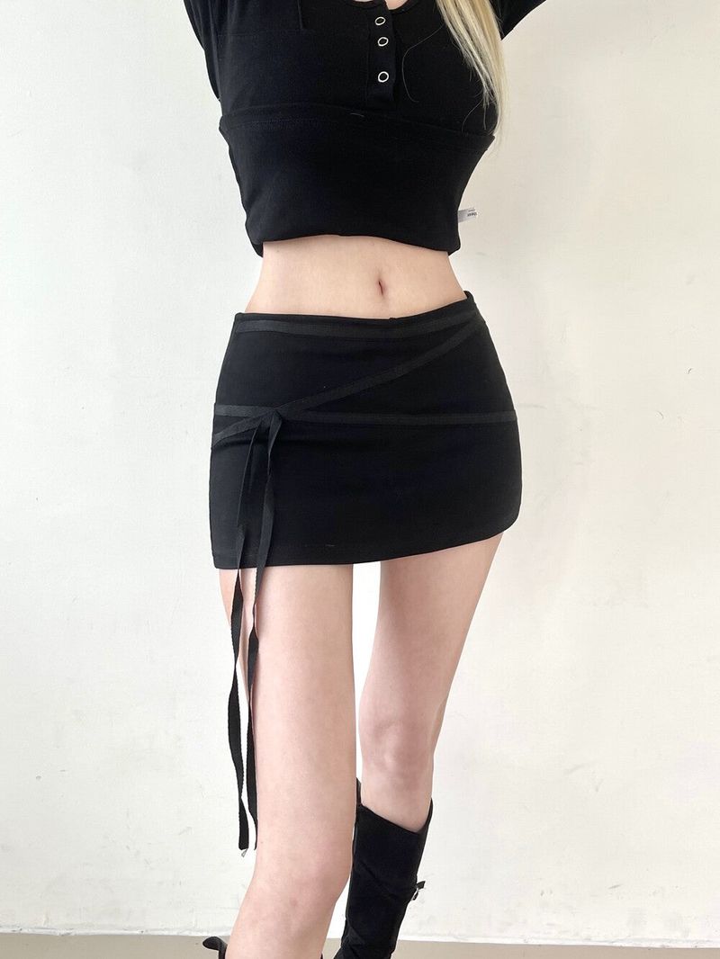 Seow(ソウ)の「1438. Cross strap ribbon mini sk (2color)(Skirts)」