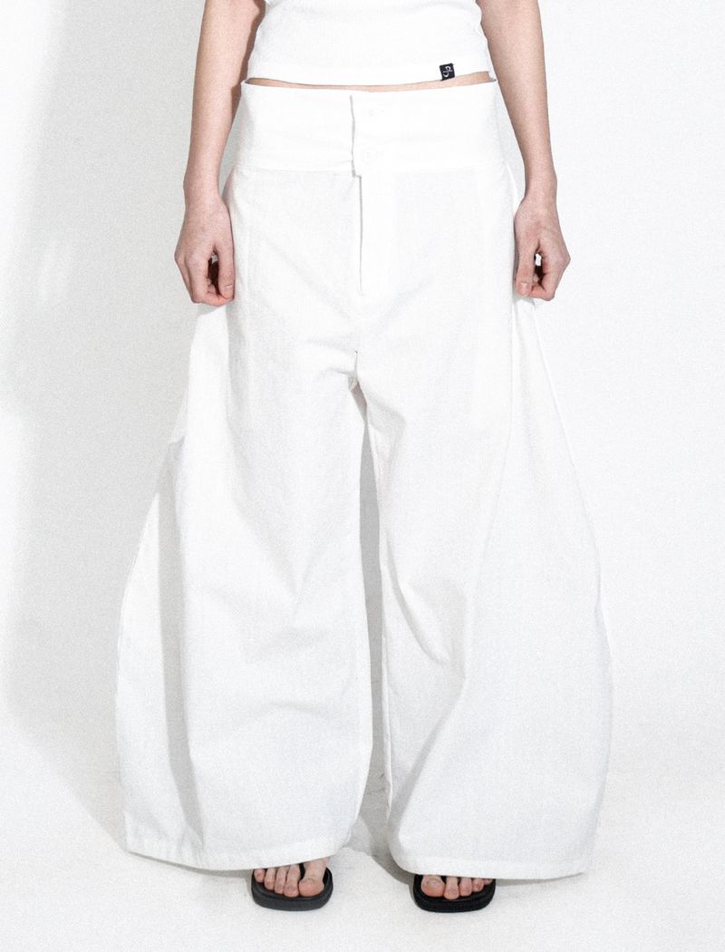 JUNK PARK（ジュンパーク）の「Pirate Harem pants (white) (made)（Pants）」