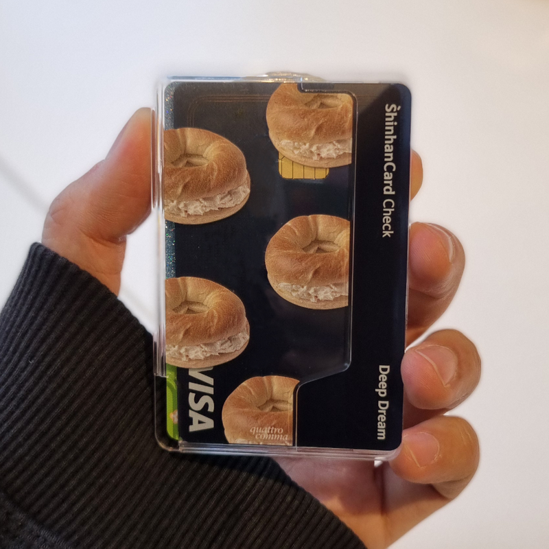 quattrocomma（クアトロコンマ）の「クリームベーグルマグセーフトランスペアレントカードウォレット（スマホグッズ/小物）」