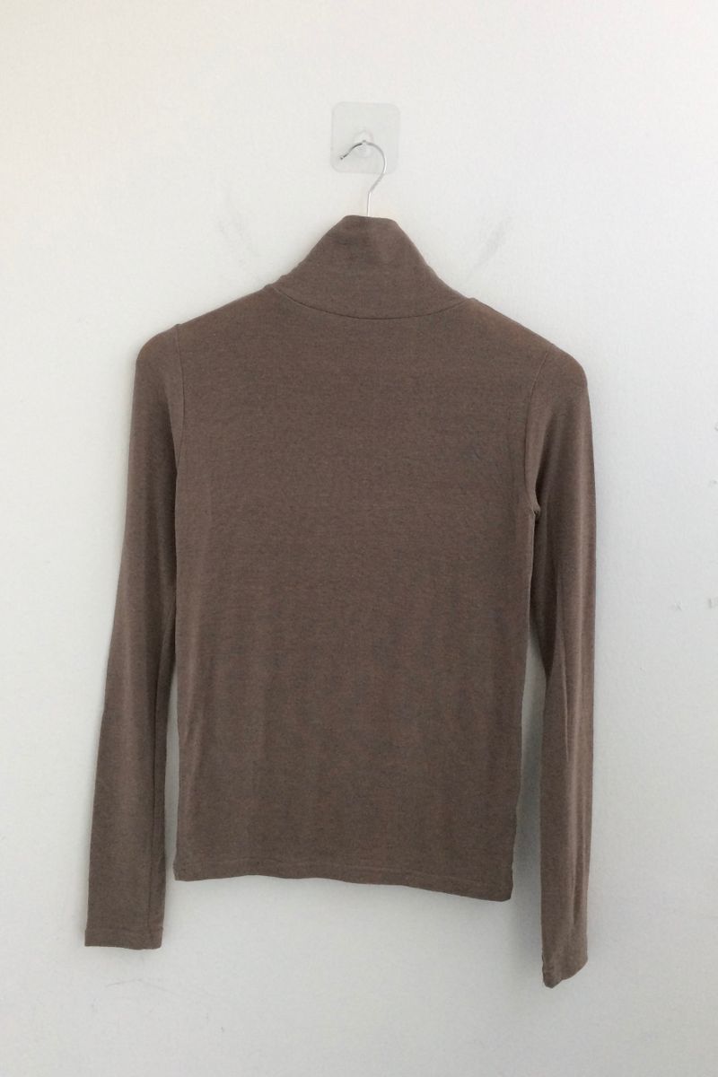 Light fit warm turtleneck T-shirt