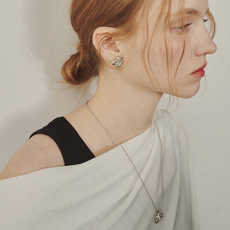 Signature Rose Necklace
