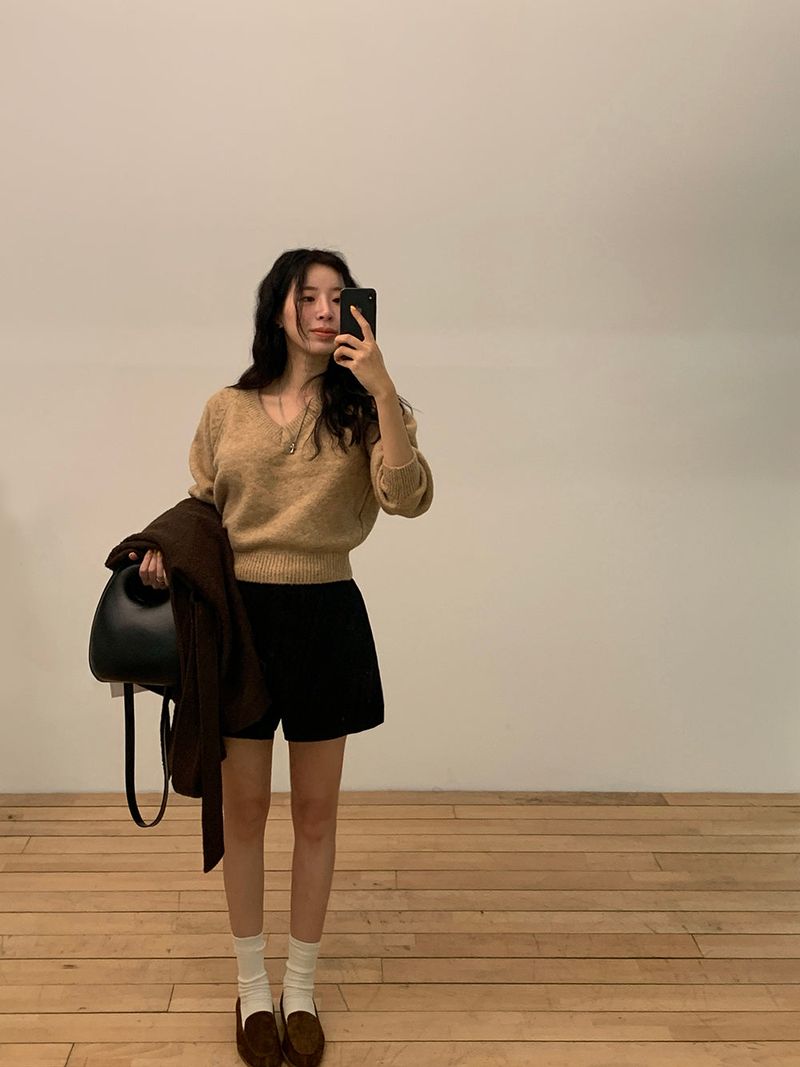 [MADE] Magita Wool V Cropped Knitwear