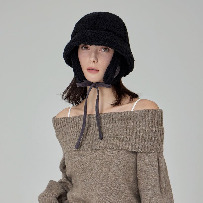 VA Curved Logo Sherpa Fur Flap Bucket Hat / Black