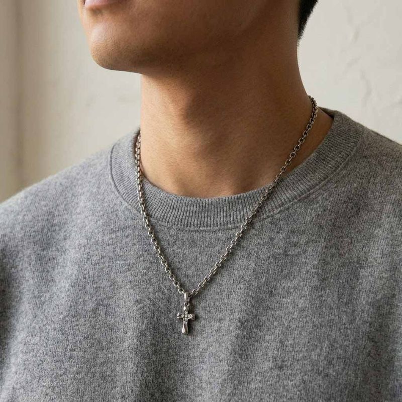 FADE MEET（フェードミート）の「Glimmer Cross Chain Necklace（Accessories）」