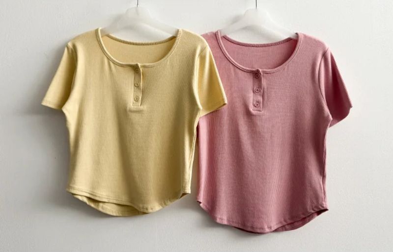 Waddoo hem round button short sleeve tee