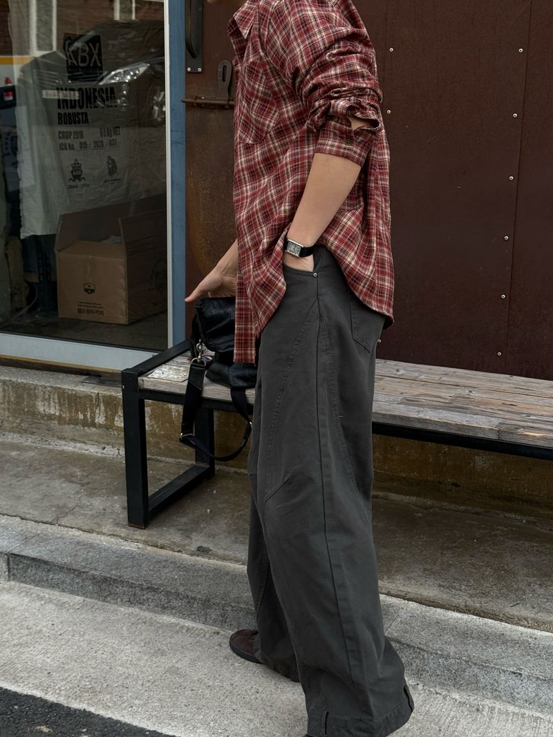 Cut line reverse pants