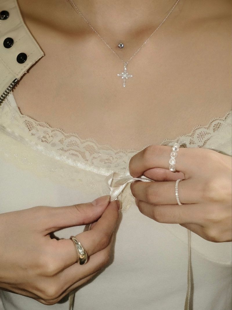 SNOW CROSS NECKLACE