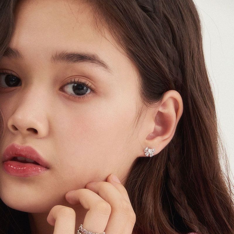 CRYSTAL RIBBON EARRINGS