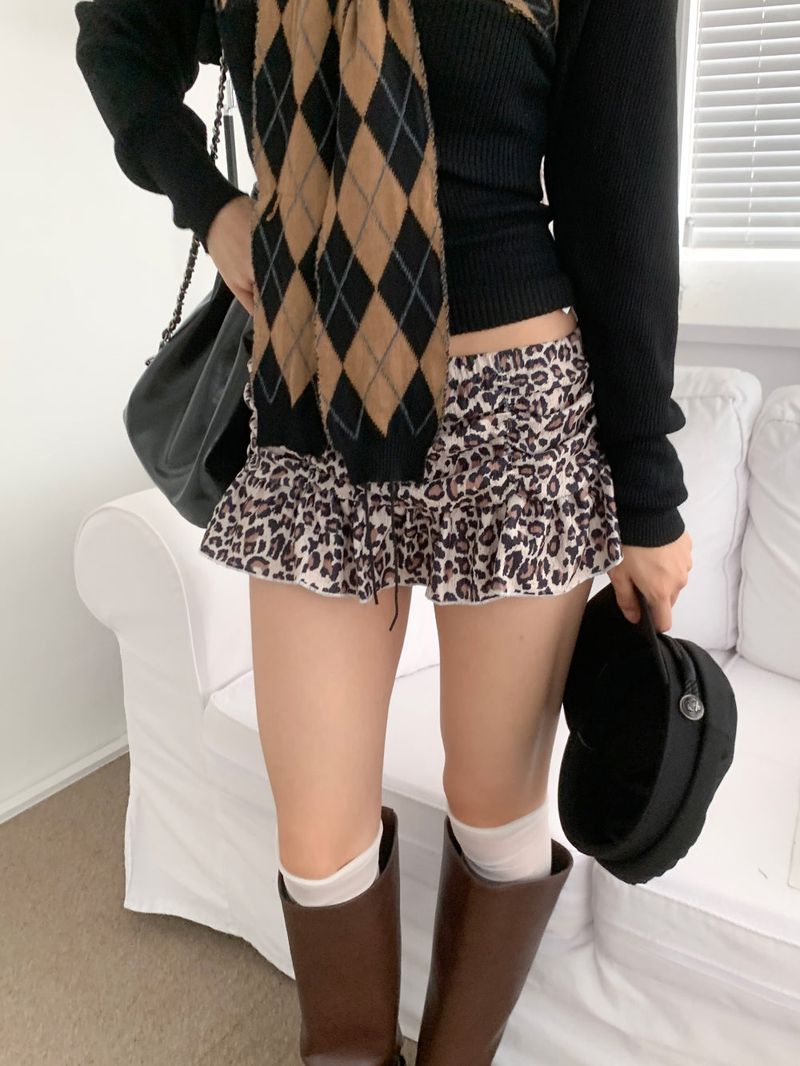 Feral Leopard Banding Mini Skirt Pants (Leopard)