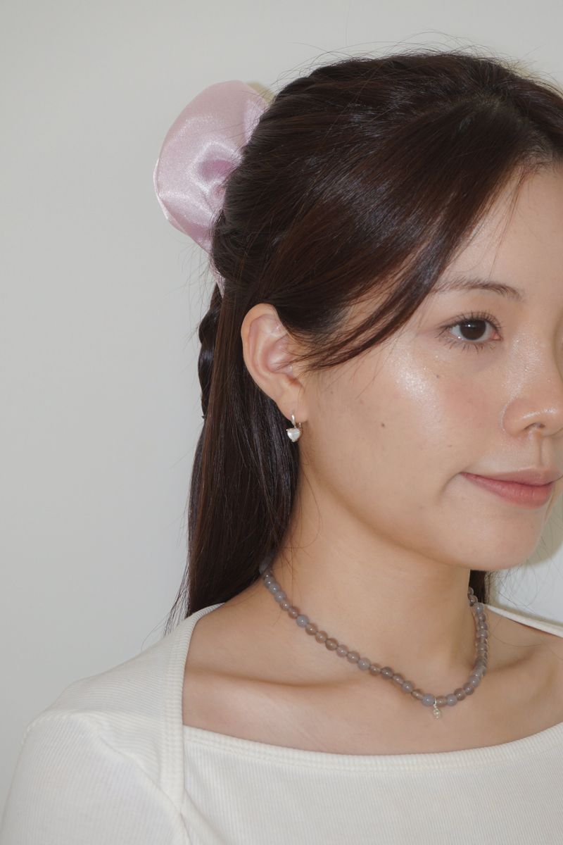 SATIN HEART SCRUNCHIE (BABY PINK)