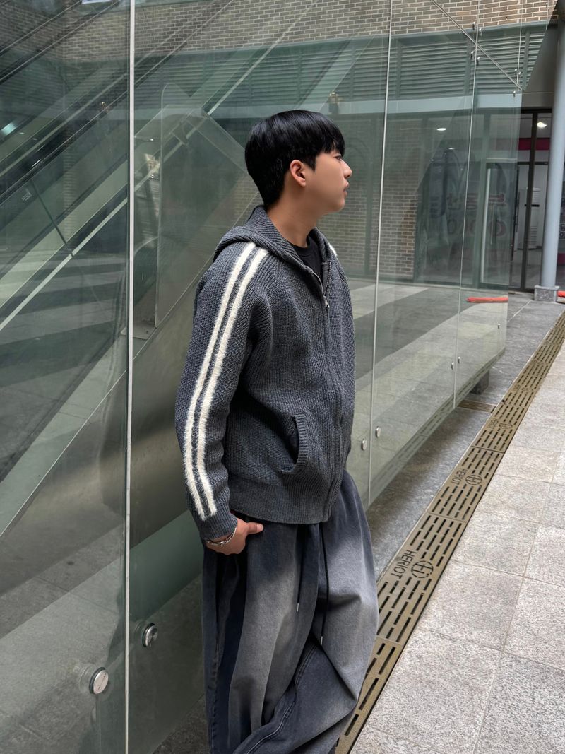 hairy line knit zip-up