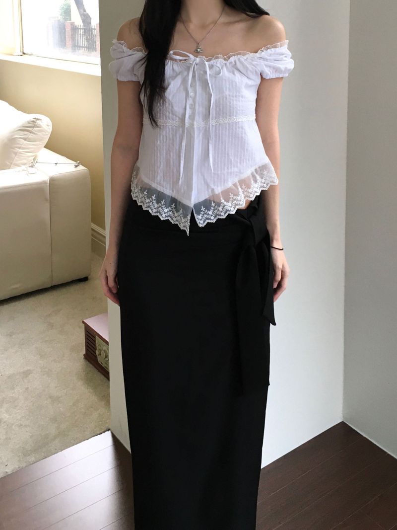 Hera frill blouse (2 colors)
