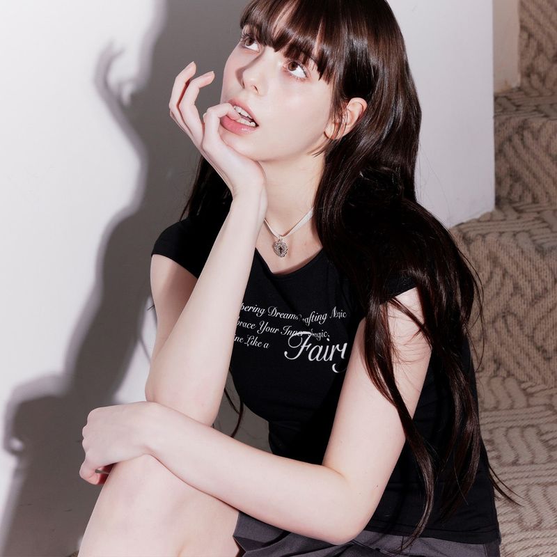 Whisper Lettering Tee (BLACK)