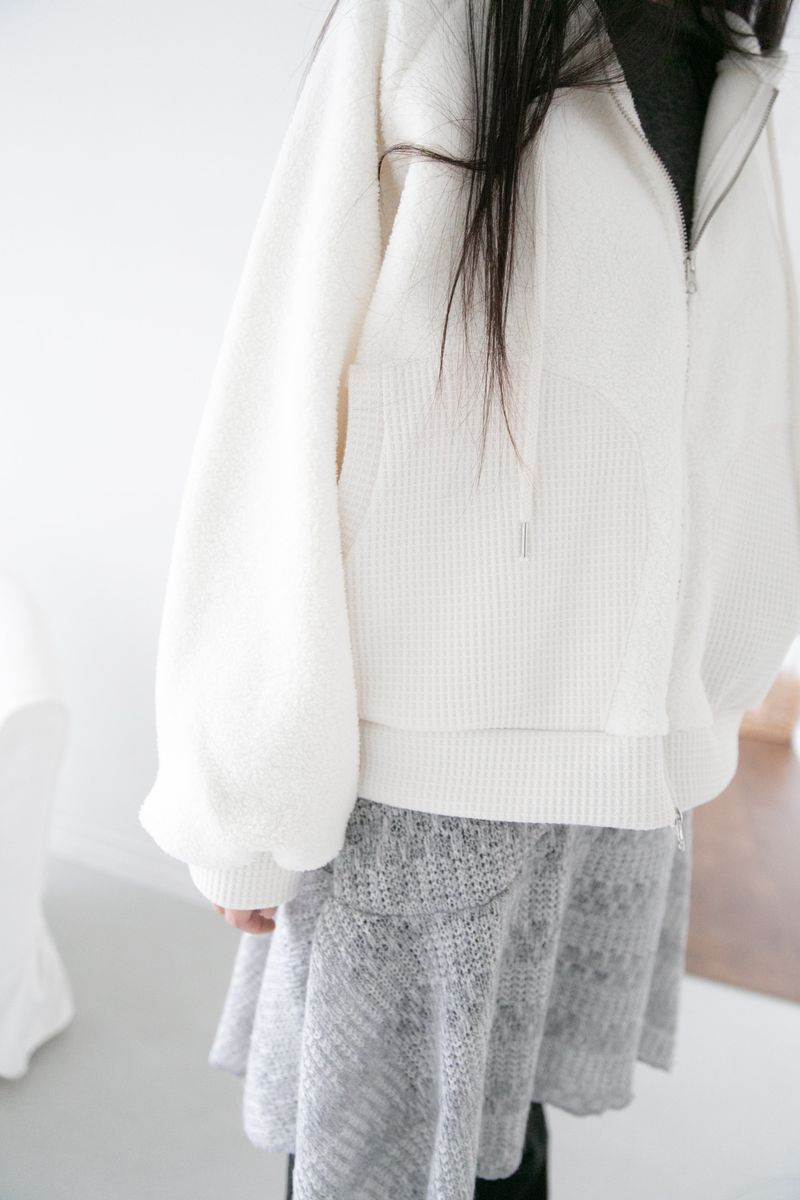 omoosoohy（オムスヒ）の「waffle pocket dumble hood jumper(2colors)（Jackets/Outerwear）」