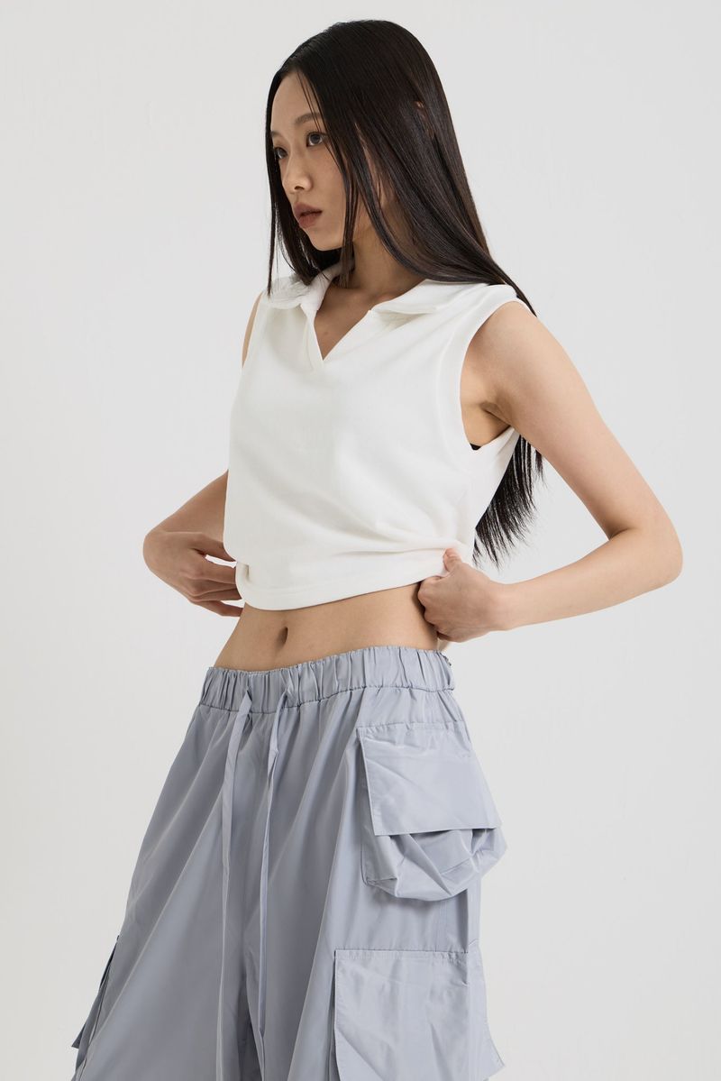 Sleeveless collar vest, White