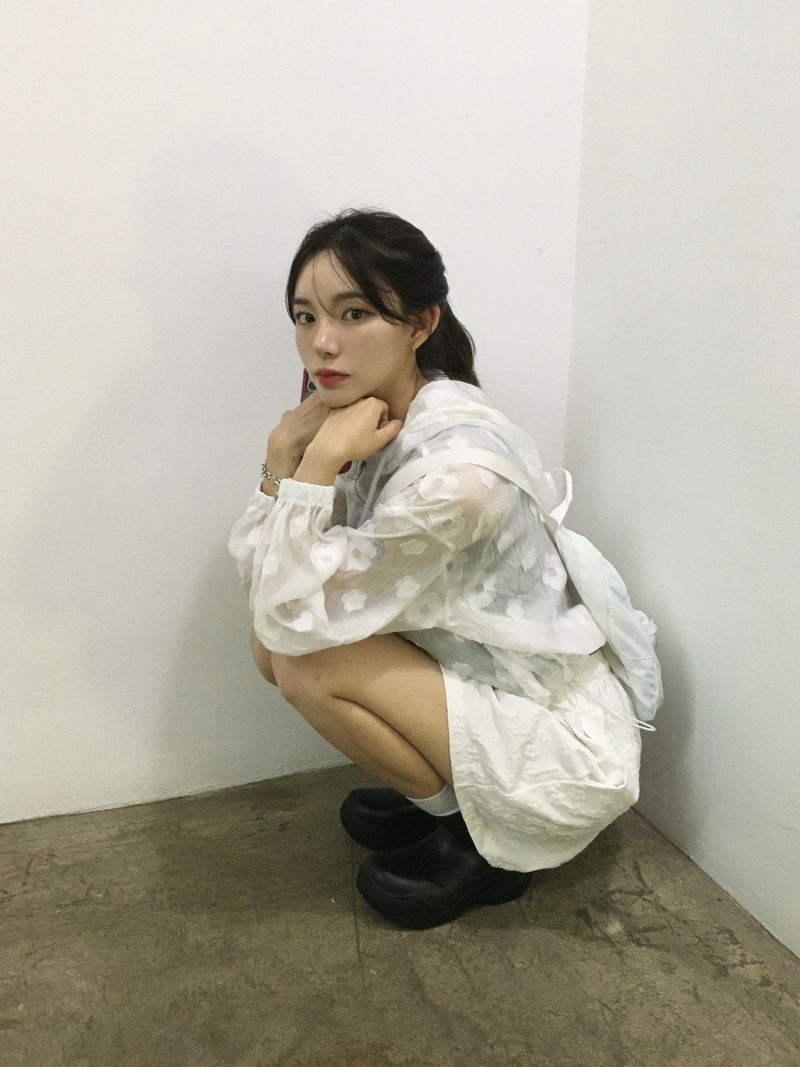 Airy Bloom Flower Zip-Up (3c)