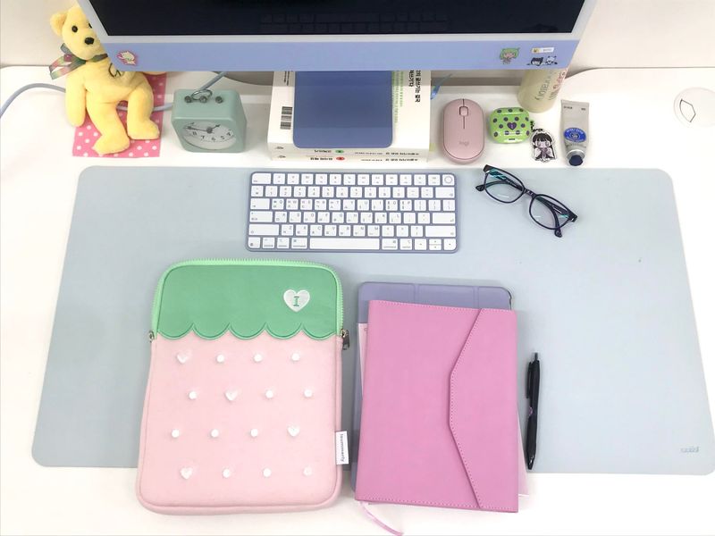 love berry Tablet pouch 11inch / 2 colors