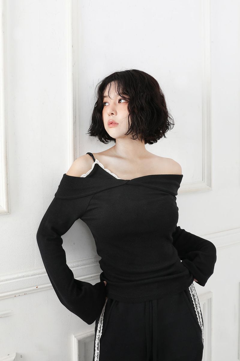 Lace Offshoulder Slim T-shirt