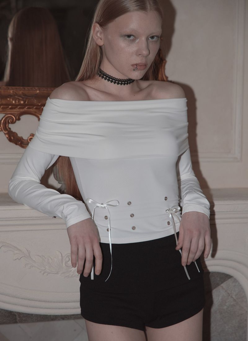 Eyelet off shoulder T (Ivory)