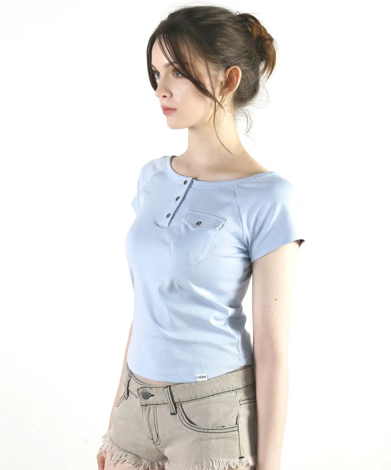 MagoRen SEOUL（マゴレン ソウル）の「Pocket Henley Neck T-Shirt Pale Blue（Tops）」