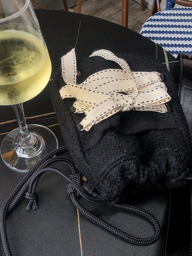 ovuni(オーブニ)の「Mini sneaker ribbon bag_black(dumble)(Bags)」