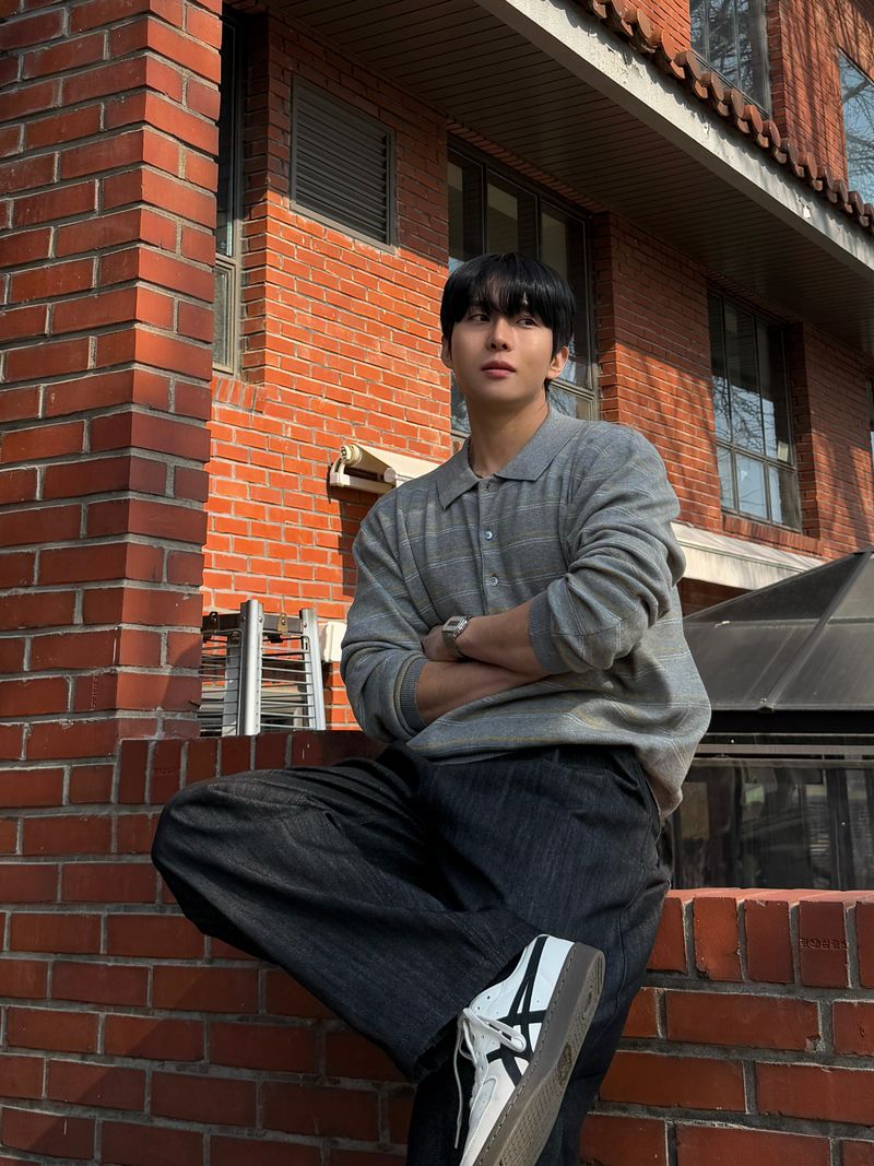 Long wide raw denim one-tuck pants