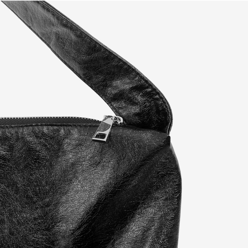 Flan Glossy Leather Hobabag