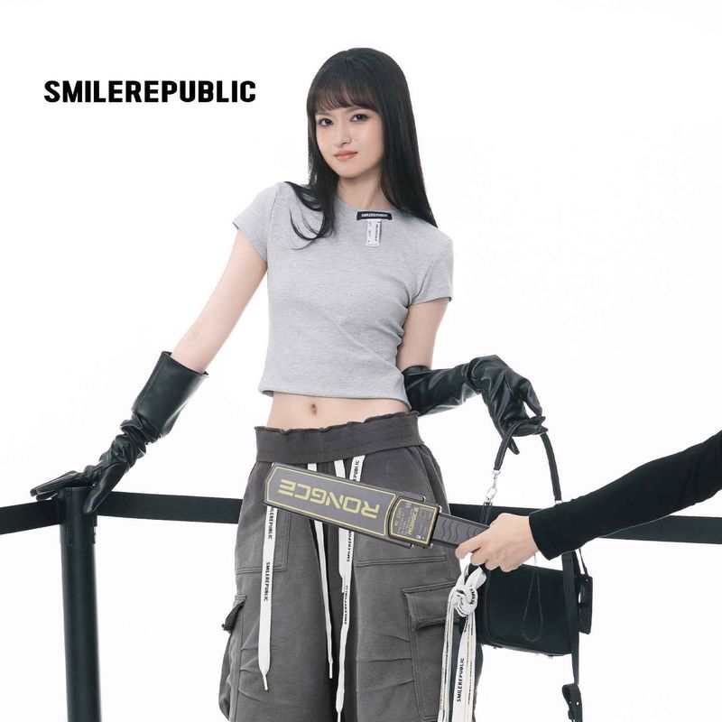グレーロゴタグフィットクルーネックTシャツ