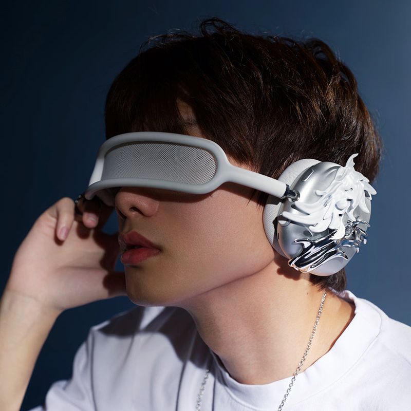 The White and Silver Wings - AirPods Max Case