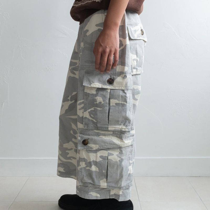 Wanderer cargo bermuda pants / Stone camo