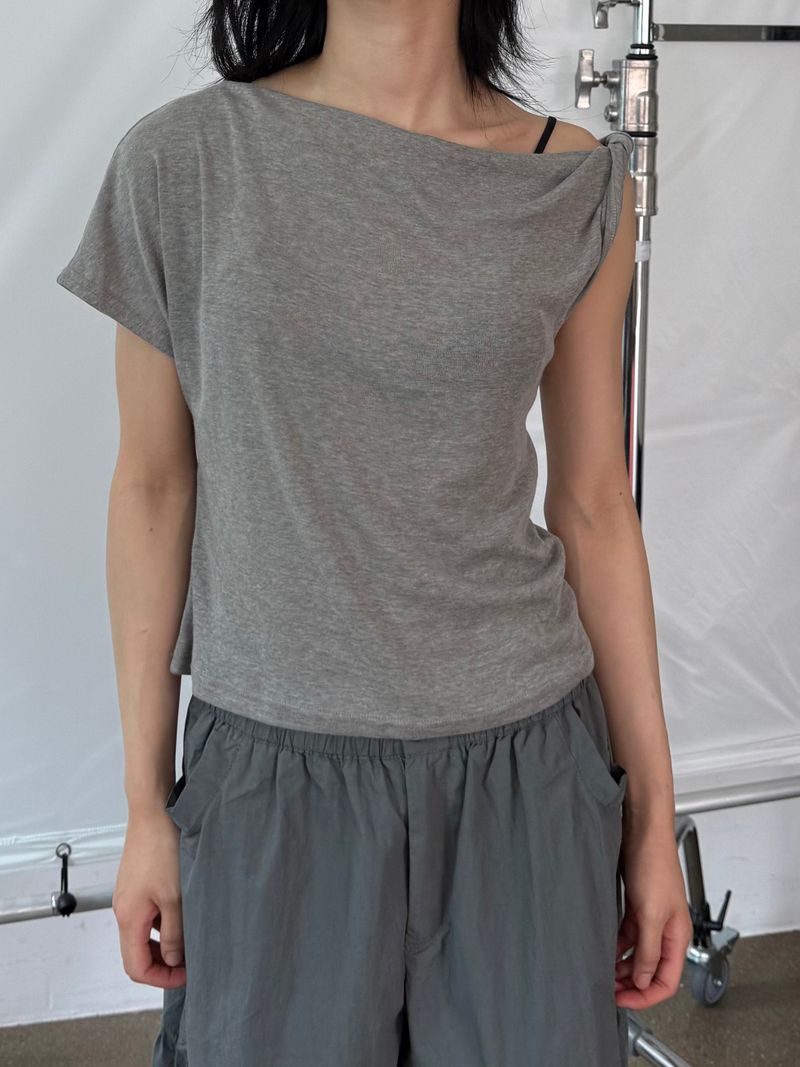  UNBAL SHOULDER TOP