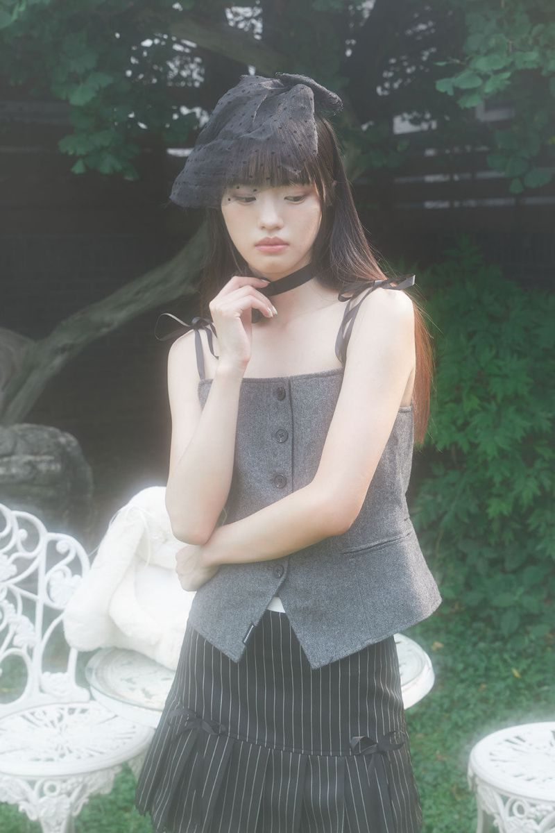 RIBBON BUTTON TOP (CHARCOAL)