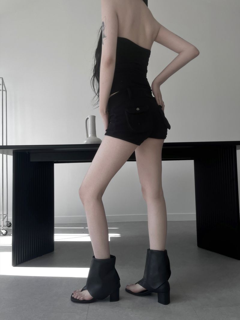 low-rise back pocket shorts