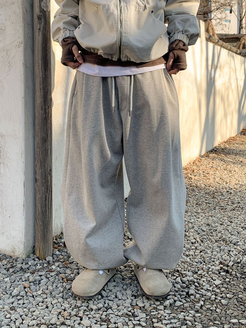 WHAT A LOOK（ワット ア ルック）の「シャロンサイドタックジョガースウェットパンツ（パンツ）」