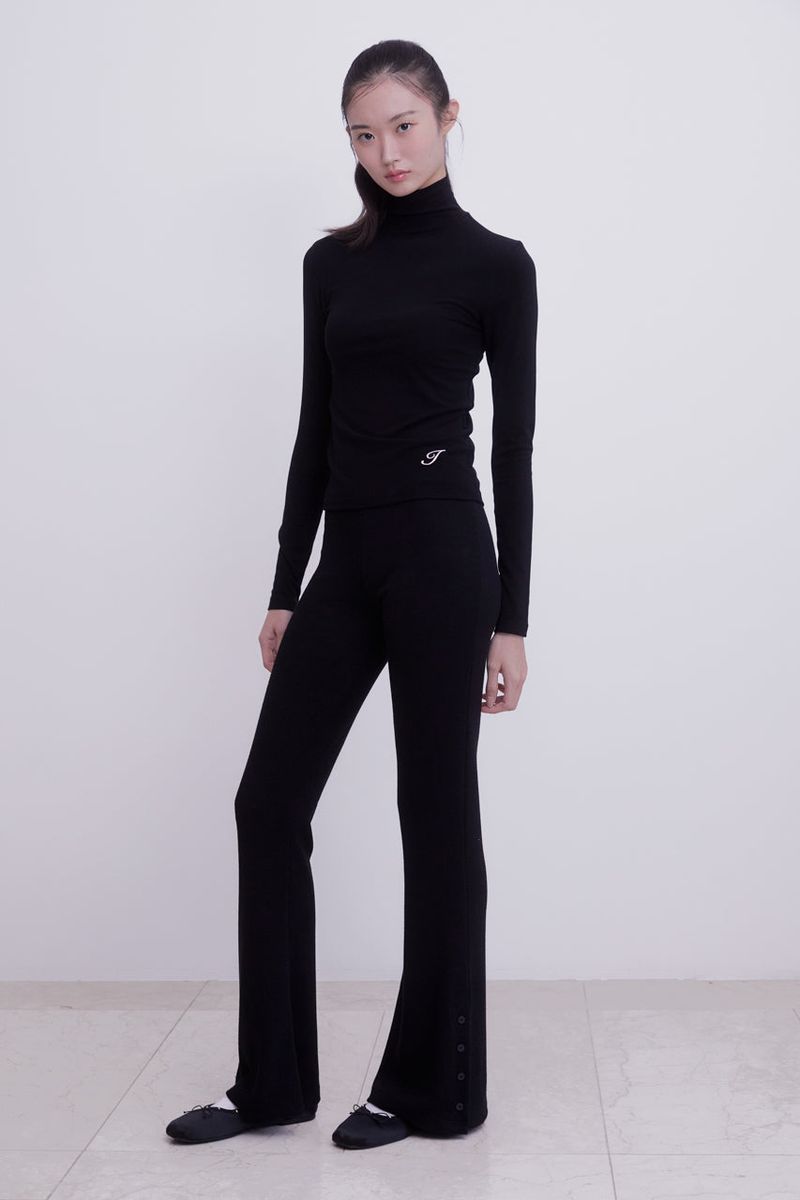 Innermuseum（インナーミュージアム）の「Classic slit Bootcut Pant (BLACK)（Pants）」