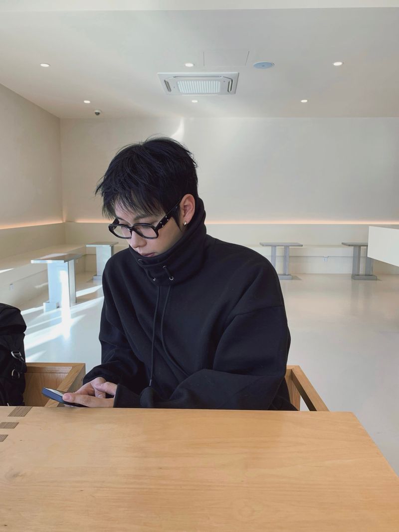 DISCERNMENT（ディサーンメント）の「Double turtleneck over sweatshirt 2C（Tops）」