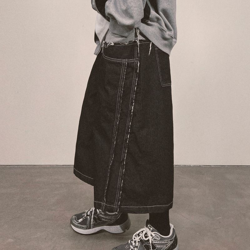 layered deconstructed denim capri shorts_black