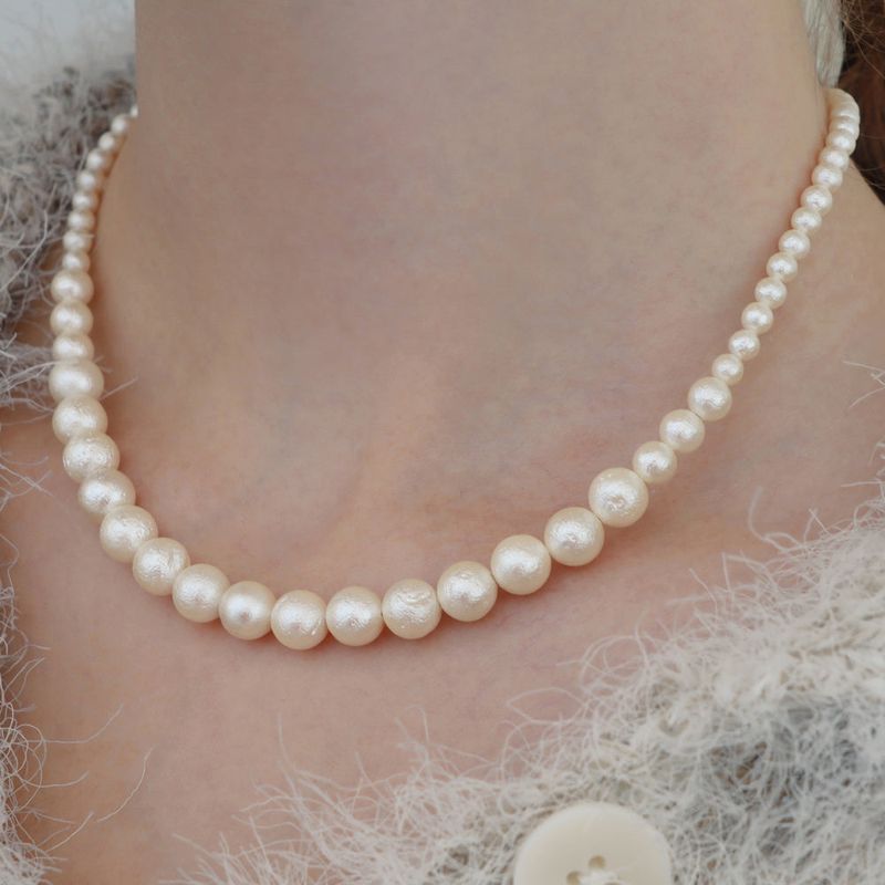 Less is more（レスイズモア）の「フラッフィーパールヴァネックレス（アクセサリー）」