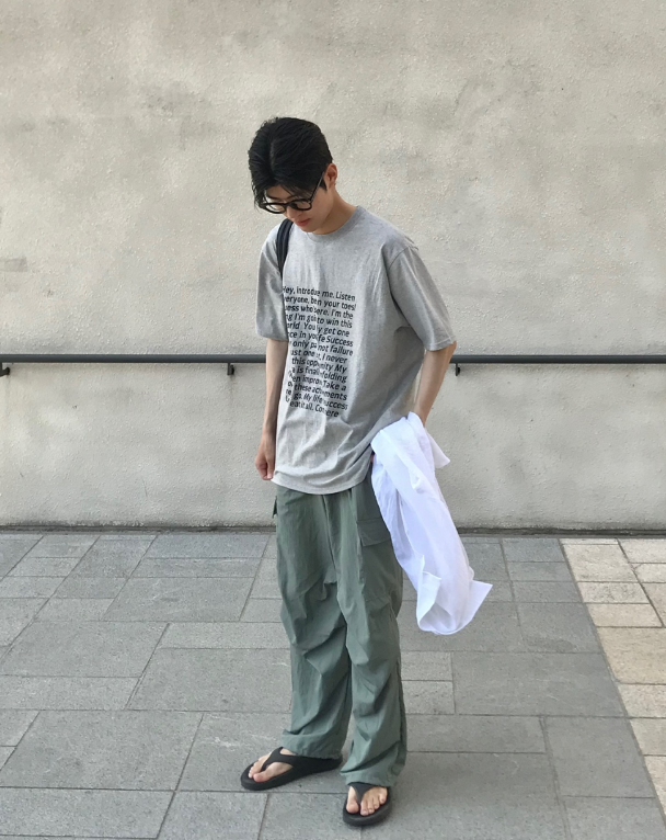 Square frame lettering shorts sleeve T