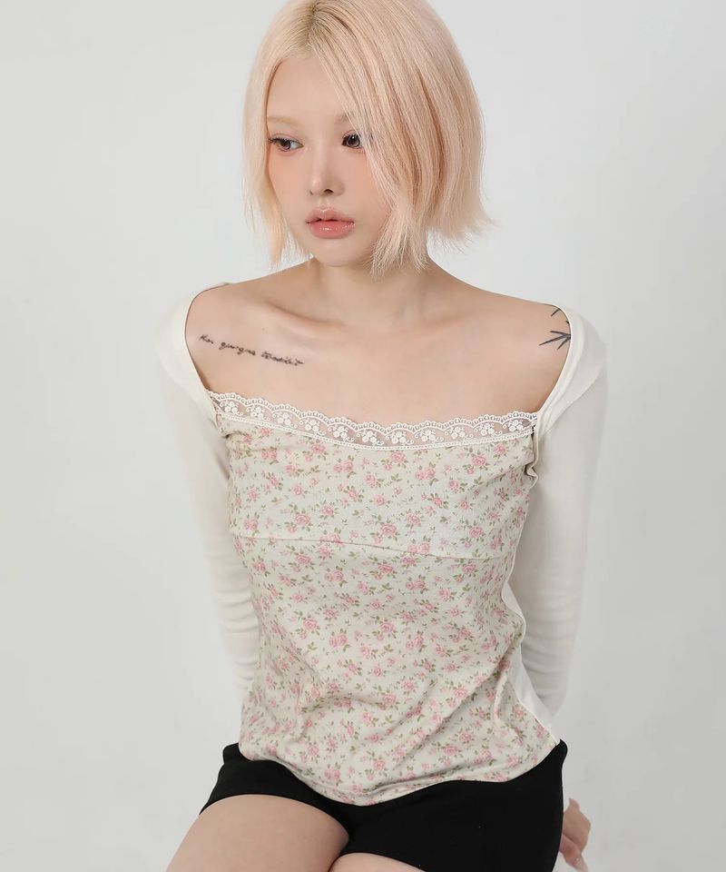 cattline（カトリーヌ）の「レイヤード フローラル Tシャツ アイボリー（トップス）」