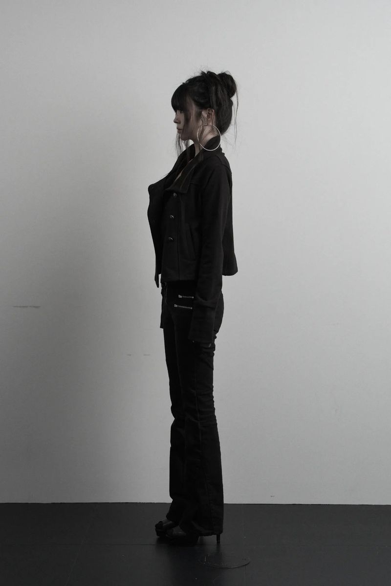 [label] antique emblem high-neck crop jacket (black)