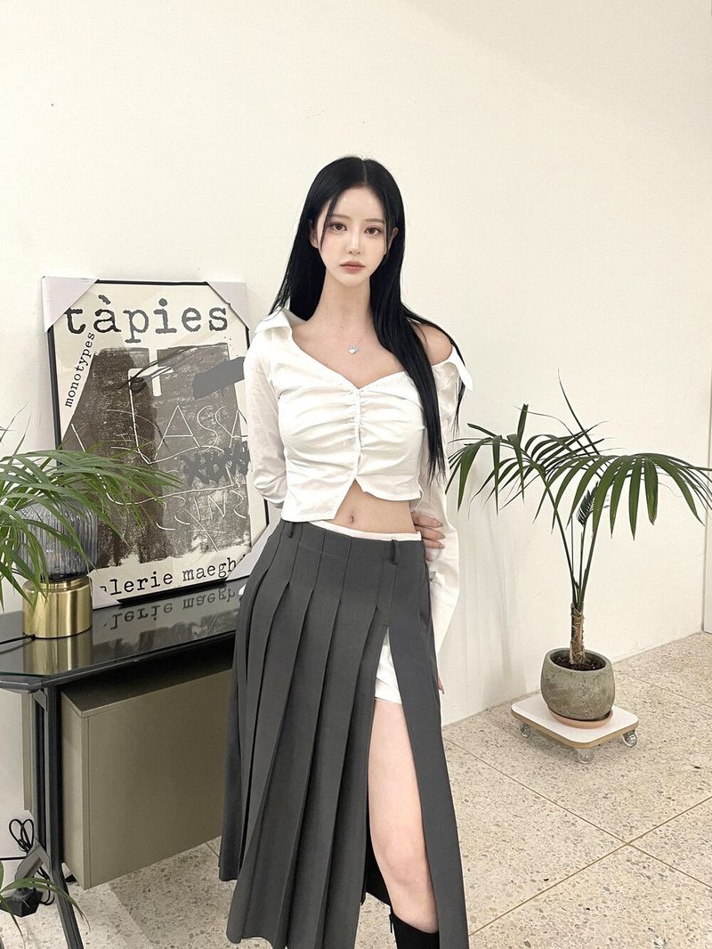 Seow（ソウ）の「1430. Sein one shoulder unbal shirring sh (2color) （Tops）」