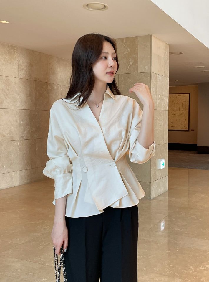 iam mari（アイアム マリ）の「Annie V-neck Collar Double Wrap Jacket Blouse（Tops）」