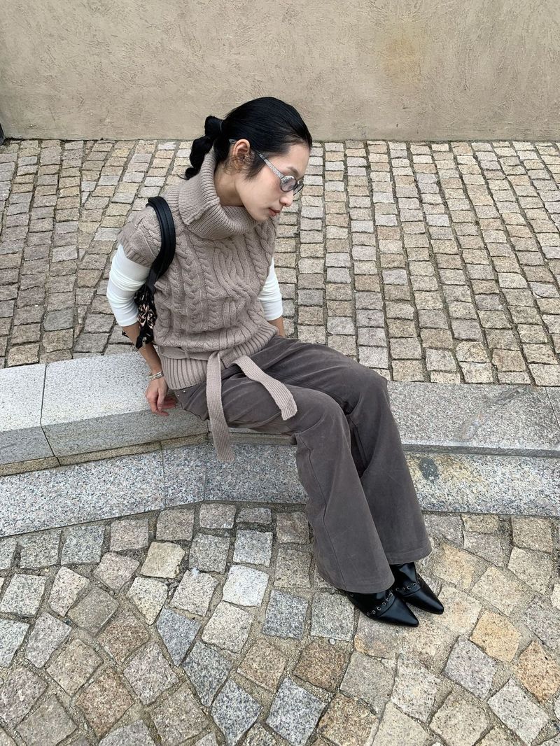 turtleneck twisted strap sleeveless knitwear