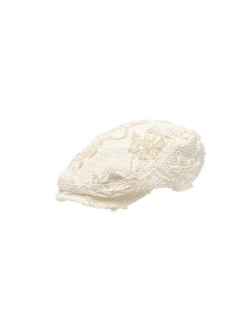 CORSAGE FLAT CAP IN EGGSHELL